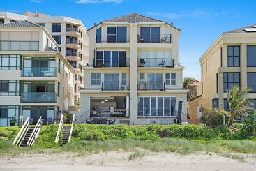 관광객 아파트 Beachfront Palm Beach Townhouse