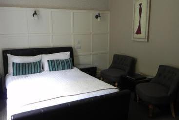 تختخواب و صبحانه Pearse Lodge