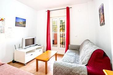 ツーリストアパートメント Inviting House In Lepe With Shared Pool