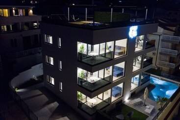 آپارتمان‌های توریست‌ها Luxury Apartments Royal M With Pool