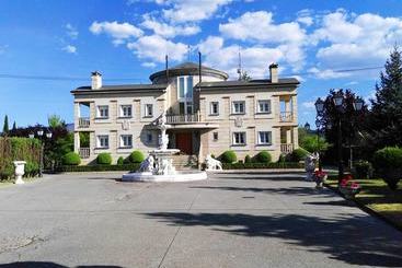 ツーリストアパートメント Mansion With 4 Bedrooms In Congosto, With Enclosed Garden And Wifi