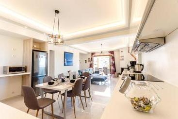 شقق خاصة سياحية Leo   Unique Glyfada Apartment