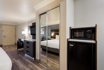 בית מלון כפרי Best Western Inn & Suites Lemoore