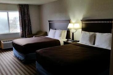 Отель Days Inn & Suites By Wyndham Vancouver