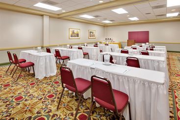 هتل Holiday Inn Bridgeporttrumbullfairfield, An Ihg