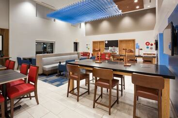 Holiday Inn Express Hotel & Suites Minneapolis Golden Valley, An Ihg