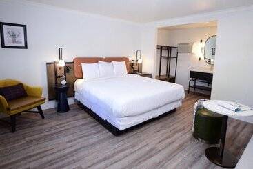 Отель The Woodrose