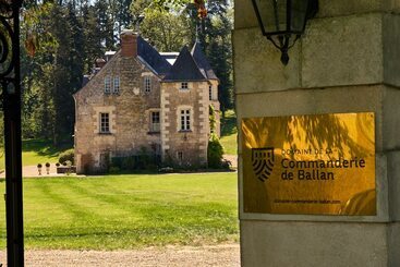 צימר Domaine De La Commanderie De Ballan