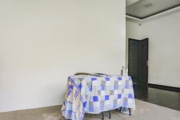 ペンション Reddoorz @ Limo Depok