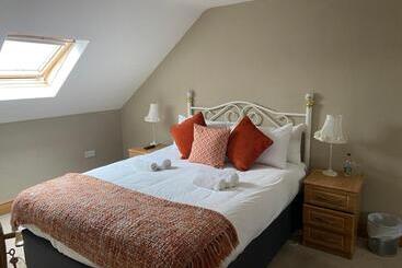 Отель The Copper Still Bar