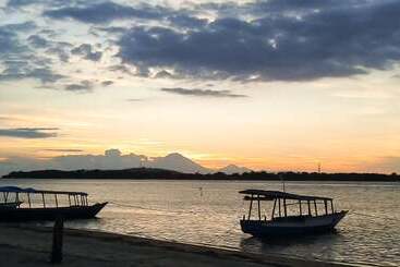 تختخواب و صبحانه Salili Bungalow