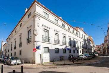 آپارتمان‌های توریست‌ها Joivy Color Block Studio W/workspace &free Parking At The Heart Of Santa Catarina