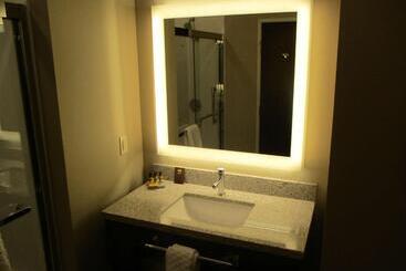 فندق Best Western Plus Lakeview