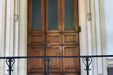 آپارتمانهای توریستها Théâtre Sinne Luxury Apartment