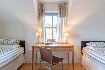 민박 Alaind Lodges