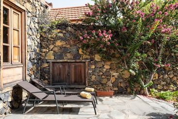 Homelike Charming Rustic House El Pinar