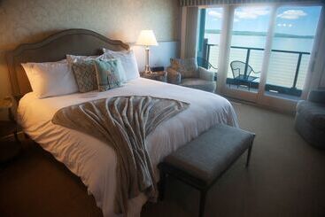 فندق Blue Wave Inn