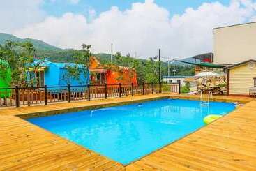 בית מלון כפרי Gapyeong Animal Caravan Pension