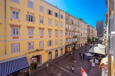 شقق خاصة سياحية Main Street Apartments