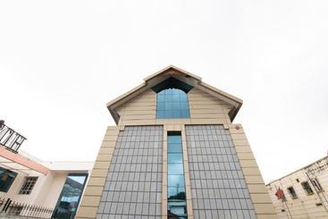 בית מלון כפרי Capital O 63523  Palika