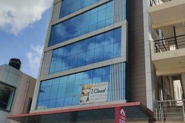 בית מלון כפרי I Cloud Elite Suites