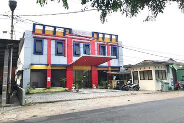 هتل Oyo 2144  Rapos