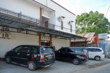 فندق Reddoorz Near Pasar Baru Mamuju