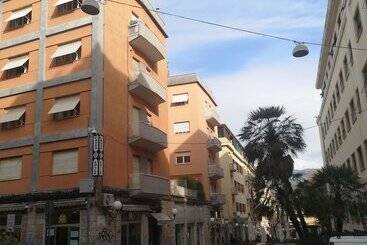 تختخواب و صبحانه Brutia Mom&son