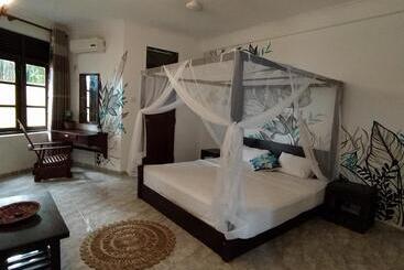 ホテル Voulez Vous, Managed By Dikwella Beach