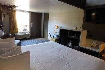 בית מלון כפרי Days Inn & Suites By Wyndham Downtown Gatlinburg Parkway