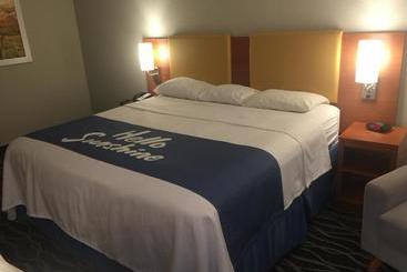 ホテル Days Inn & Suites By Wyndham Cincinnati North