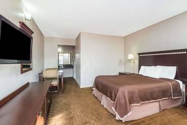 هتل Howard Johnson By Wyndham Springfield