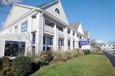 هتل Hyannis Travel Inn
