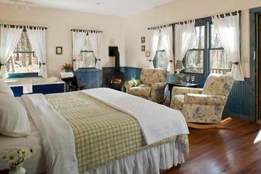 호텔 Inn & Spa At Cedar Falls