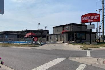 هتل Sandusky Inn