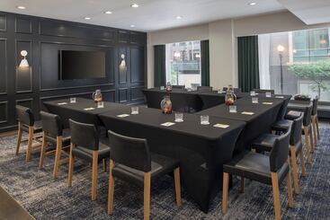 Staypineapple, An Iconic Hotel, The Loop