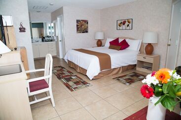 Отель The Inn At Deep Canyon