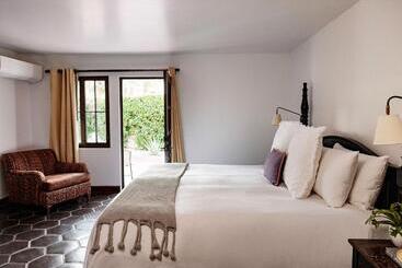 Ingleside Estate Hotel & Bungalows  Adults Only