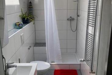 Lazarus Hotel & Restaurant