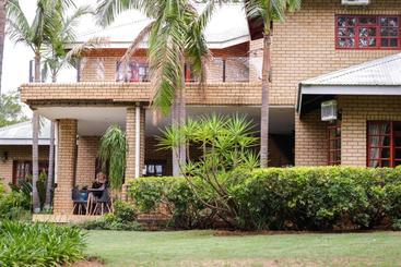 פנסיון 25 On Catherine