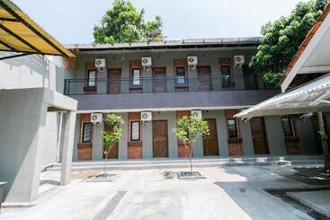 酒店 Capital O 1898 Louise Place