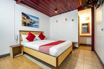 ホテル Oyo 462 Crave Park