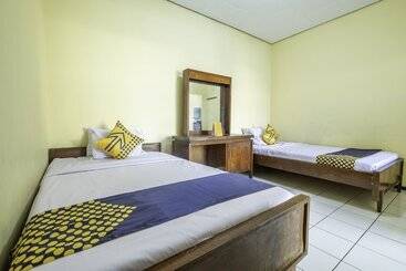 Spot On 1970 Hotel Priangan