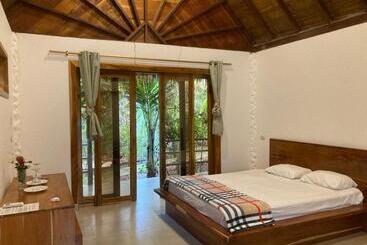 هتل La Costa International