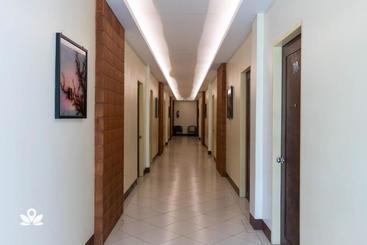 هتل Zen Rooms Jj S Seafood Tagbilaran