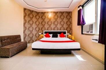 בית מלון כפרי Prema Kunj Resort By Oyo Rooms