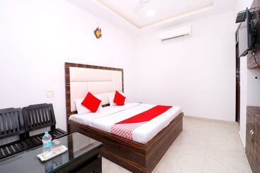 酒店 Red Velvet Inn By Oyo Rooms