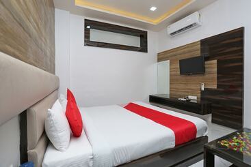 호텔 The Marvellous By Oyo Rooms