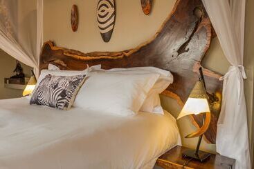 בית מלון כפרי Ukuthula Bush Lodge