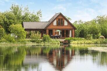 Курорт Anglesey Lakeside Lodges